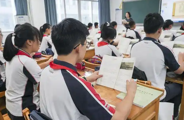 一直在探究打破传统高考升学的单一途径